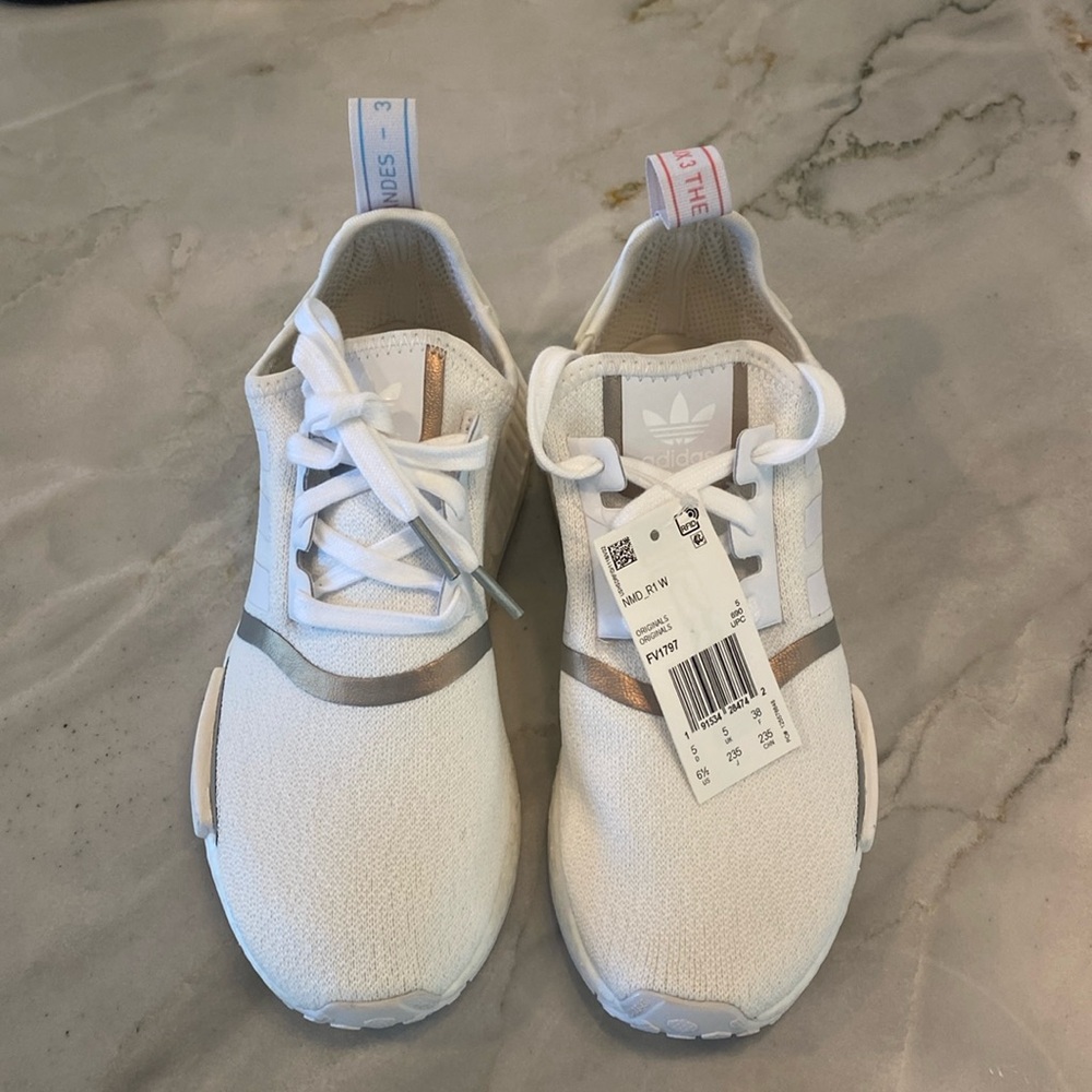 adidas women’s white tennis shoes NWT